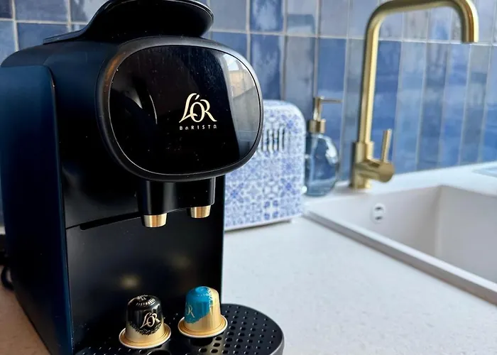 Evasion Bleu Champagne & Son Parking Prive Reims